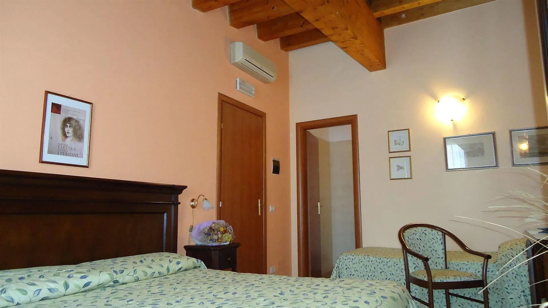 Hotel Archimede Ortigia シラクーサ 3*,